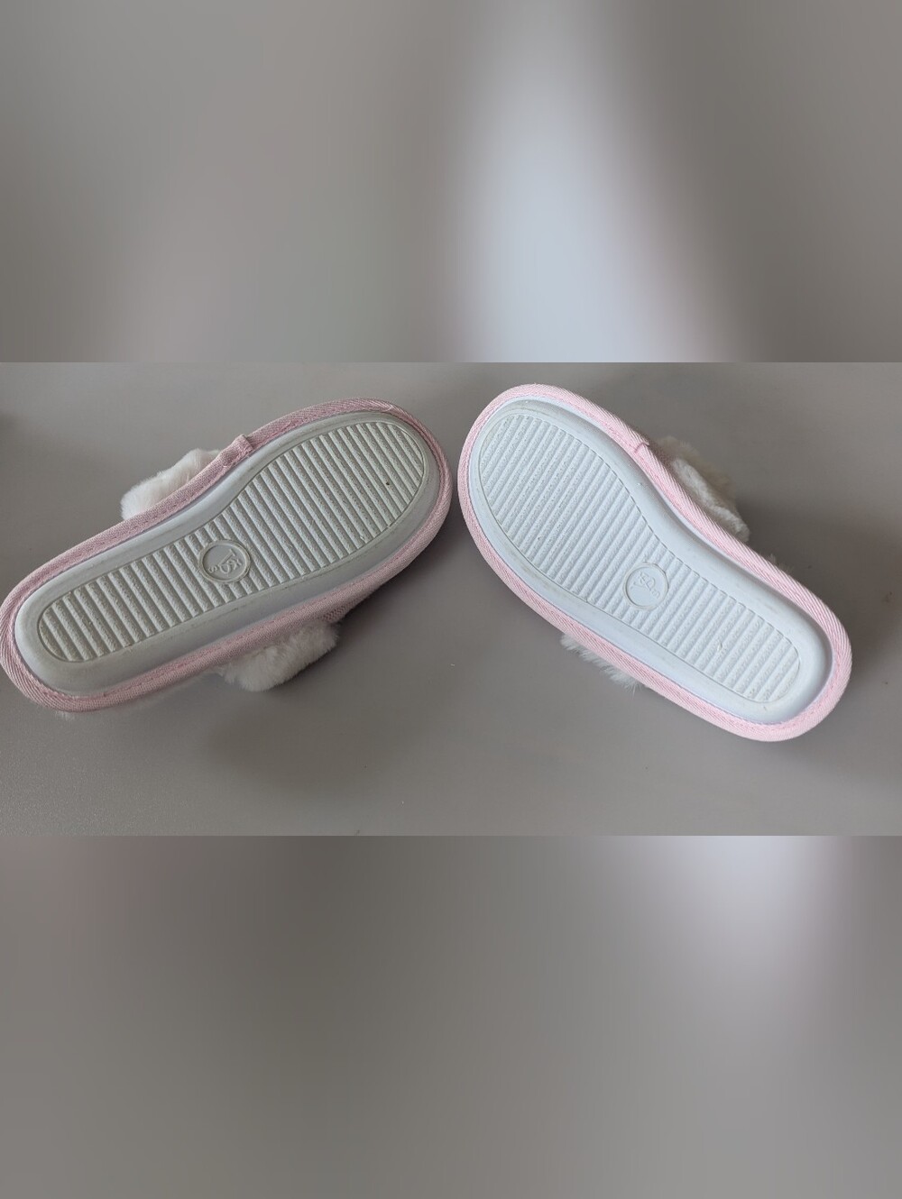 Victoria's Secret Women's Pink & White Knit Faux Fur Slipper Size S/P - Picture 12 of 14